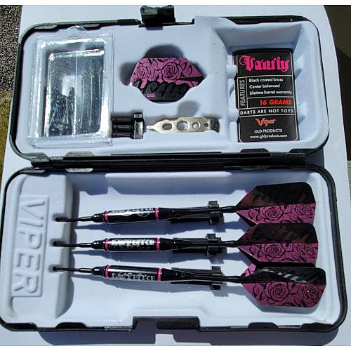 Dart Bitch Dart Set – Soft Tip Darts 16g (DRTDB)